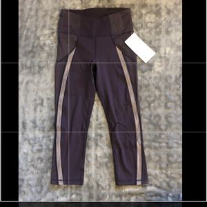 NWT Lululemon purple Power Lines crop sz 6